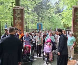 Majówkę spędzili pielgrzymując do Sanktuarium Matki Bożej Trzykroć Przedziwnej 