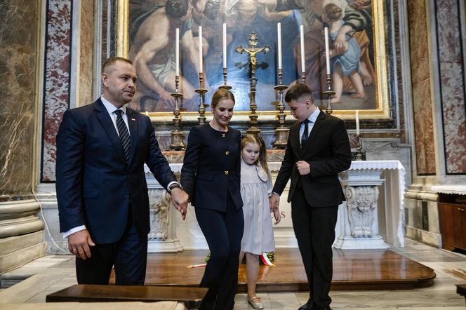 Marta Nawrocka z Kasią zadały szyku w Watykanie. Ekspert jednak narzeka