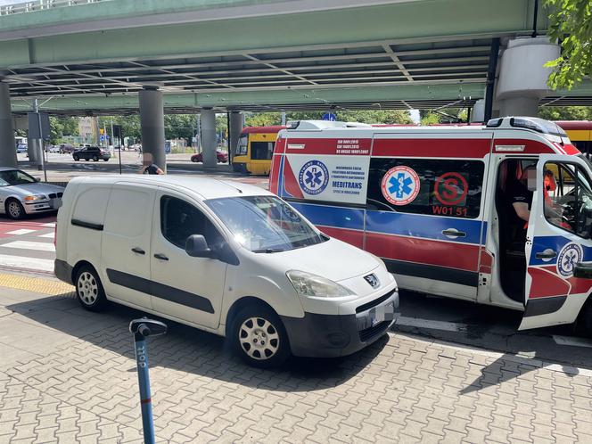 Ojciec z dzieckiem rozjechani przez samochód. Wypadek na rondzie Starzyńskiego