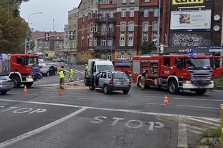 Groźny wypadek w Bytomiu. Wjechał na skrzyżowanie na czerwonym świetle. Jedna osoba poszkodowana