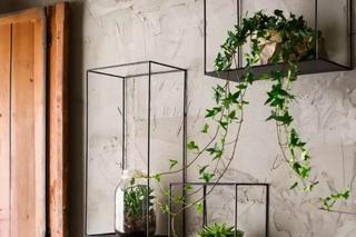 Wisząca półka na kwiaty, kwietnik na ścianę