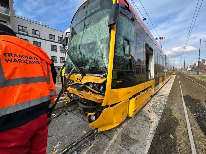 Zderzenie dwóch tramwajów w Warszawie. Wiele osób rannych