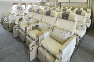 Emirates doda czwarte codzienne połączenie do Londynu Gatwick 