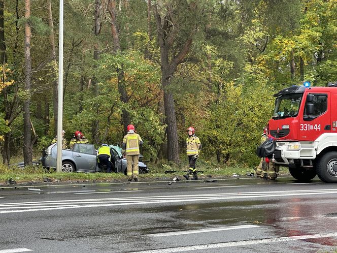 Piotrków Trybunalski. Śmiertelny wypadek kierującej saabem. Zginęła na oczach dzieci [ZDJĘCIA].