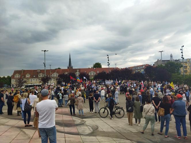 Protesty "Ani Jednej Więcej!" po śmierci Doroty.  Kobiety wyszły na ulice w całej Polsce  
