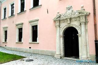 Lubelskie/Zamość - różowa infułatka po renowacji