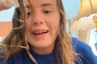 Wiktoria Gąsiewska tonuje włosy