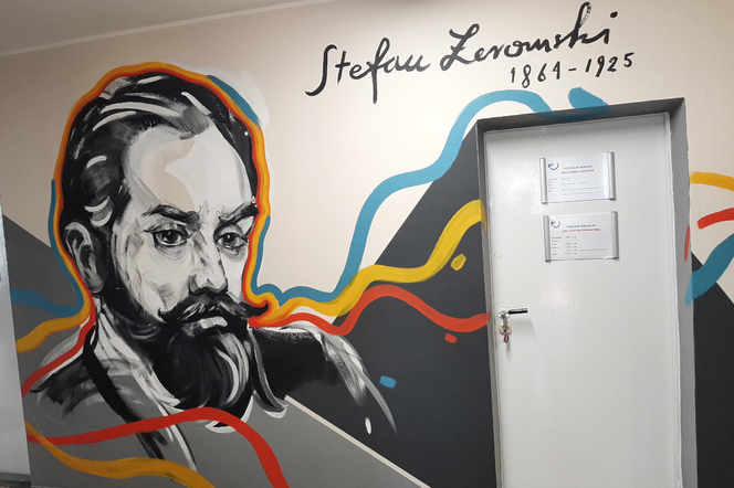 W II LO w Dąbrowie Górniczej powstał mural ku czci patrona szkoły. Ale nie tylko!