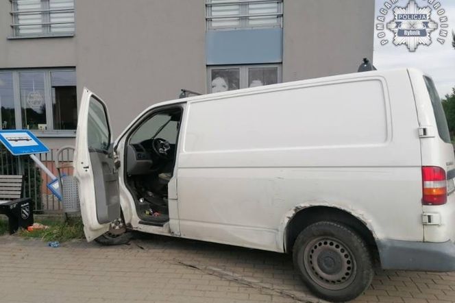 Szalony kierowca zaliczył podróż z przygodami po kilku śląskich miastach