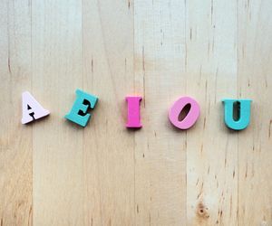 QUIZ. Sobotnia ortografia. Te kosmicznie trudne słowa zaczynają się od samogłoski! Jak je napisać?