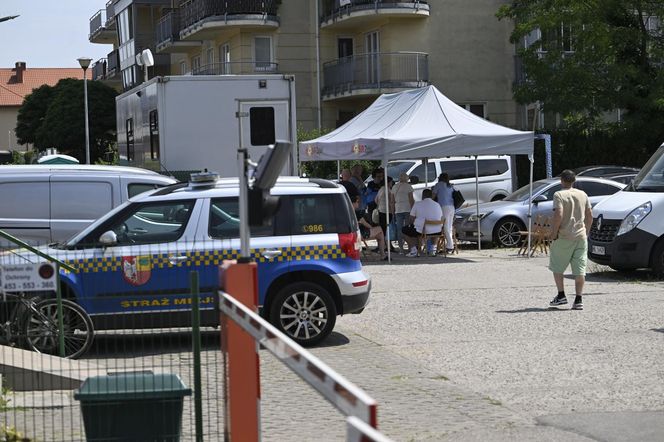Mieszkańcy Ząbek wracają do swoich mieszkań po najpotrzebniejsze rzeczy