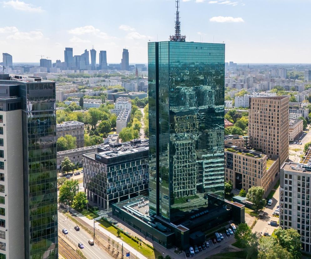 Wieżowiec Intraco: klasyk czy zgrzyt w panoramie Warszawy?