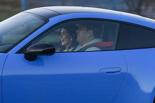 Roksana Węgiel z narzeczonym w  samochodzie