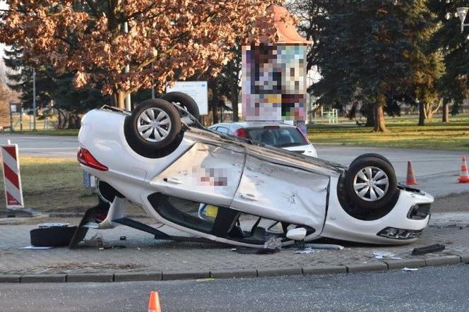 Groźny wypadek w Tarnowie. Jedna osoba ranna [ZDJĘCIA] 