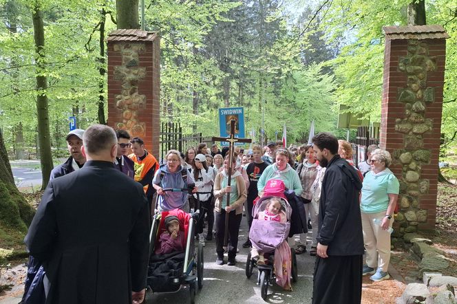 Majówkę spędzili pielgrzymując do Sanktuarium Matki Bożej Trzykroć Przedziwnej 