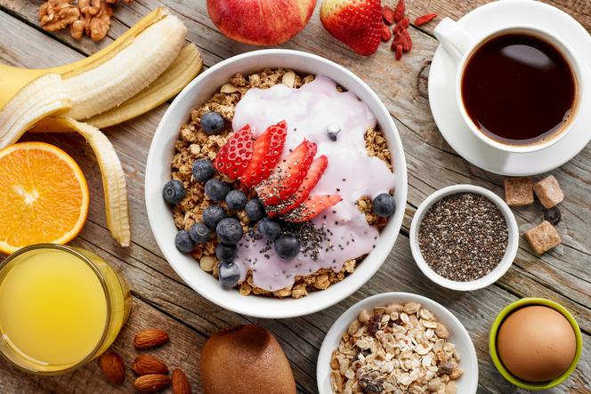 Zdrowe śniadanie - co jeść, a czego unikać? PRZEPISY na zdrowe śniadania
