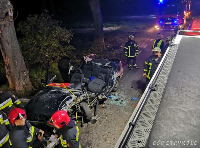 Kierowca był zakleszczony w samochodzie