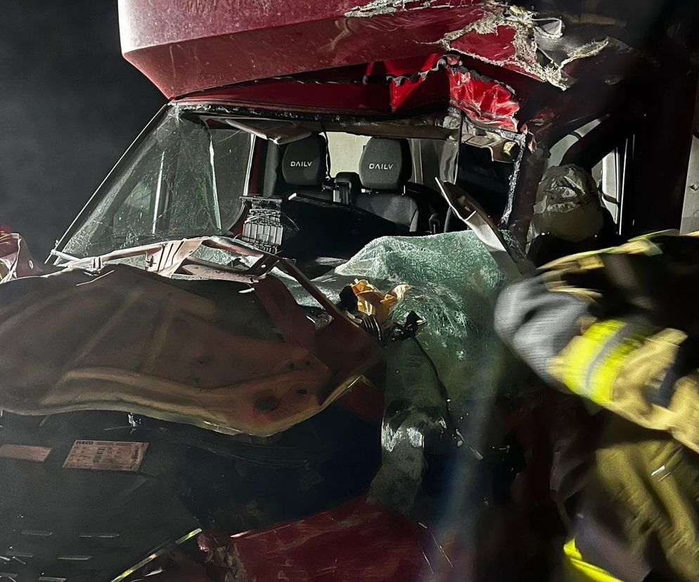 Wypadek na autostradzie A1. Dachował dostawczak