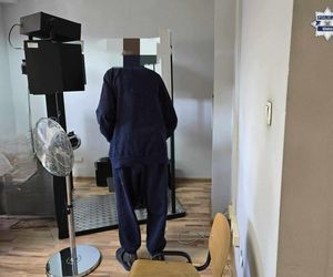 Horror w parku w Knurowie. Poszło o pieniądze. 69-latek zranił kolegę i uciekł