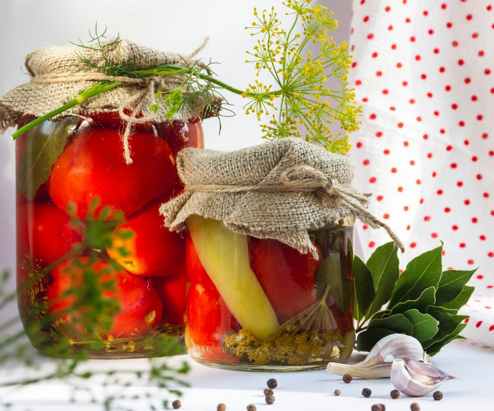 Przetwory z papryki i z papryką -  przepisy na kolorową paprykę zamkniętą w słoikach