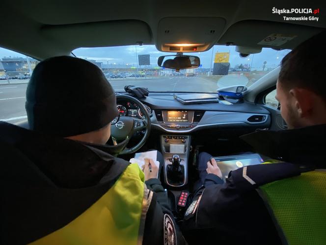Mundurowi skontrolowali taksówkarzy na lotnisku w Pyrzowicach. Ujawniono wykroczenia 