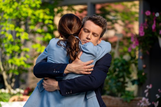 	M jak miłość odc. 1874 po wakacjach. Martyna (Magdalena Turczeniewicz), Jakub Karski (Krzysztof Kwiatkowski)