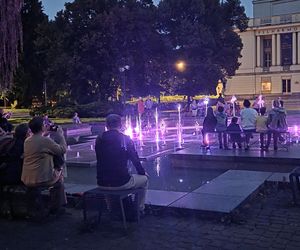 Muzyka, światło i woda w sercu Bydgoszczy. Ta fontanna naprawdę gra!