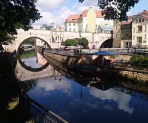 O tym mieście mówią mała Praga. Twierdza, podziemia i najstarszy kamienny most 