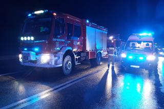 Zderzenie czołowe dwóch samochodów w Rzezawie pod Bochnią