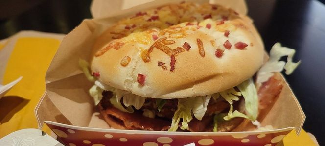 Zjadłam Burgera Drwala w Polsce i w Czechach. U nas królują kurki. A tam? Tego się nie spodziewaliście!