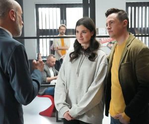 Barwy szczęścia odc. 3186. Weronika (Maria Świłpa), Błażej Modrzycki (Piotr Ligienza), Kornel (Jakub Bohosiewicz) 