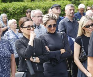 Zapłakane gwiazdy na pogrzebie Joanny Kołaczkowskiej. Steczkowska i Tadla ocierały łzy, panowie też mieli mokre oczy