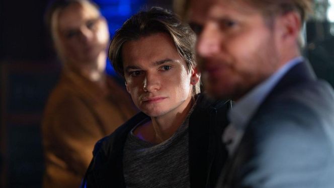 Na dobre i na złe odc. 967. Maks Beger (Tomasz Ciachorowski), haker Drago (Piotr Gadomski)