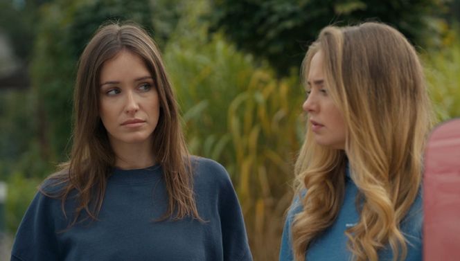 Barwy szczęścia, odcinek 3146. Madzia (Natalia Sierzputowska), Oliwka (Wiktoria Gąsiewska) 