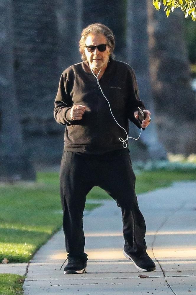 Al Pacino w formie. Tanecznym krokiem przechadza się po Beverly Hills