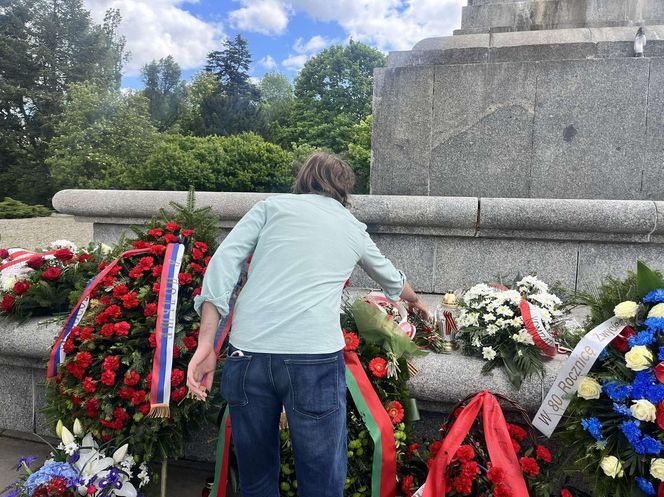 Antywojenny protest na Cmentarzu Żołnierzy Radzieckich w Warszawie