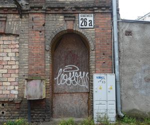 Opuszczona zabytkowa kamienica przy ul. Sienkiewicza w Białymstoku