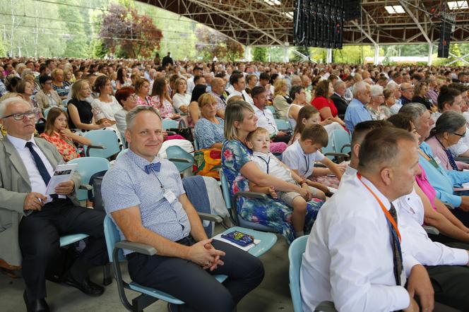 Kongres Świadków Jehowy 2024 w Sosnowcu trwa. To już piąty weekend zgromadzenia