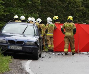Ciężarówka staranowała dwa samochody. 60-latka nie miała szans