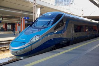 Pendolino minęło stację bez postoju. Pasażerowie nie mogli wysiąść, pociąg musiał cofać