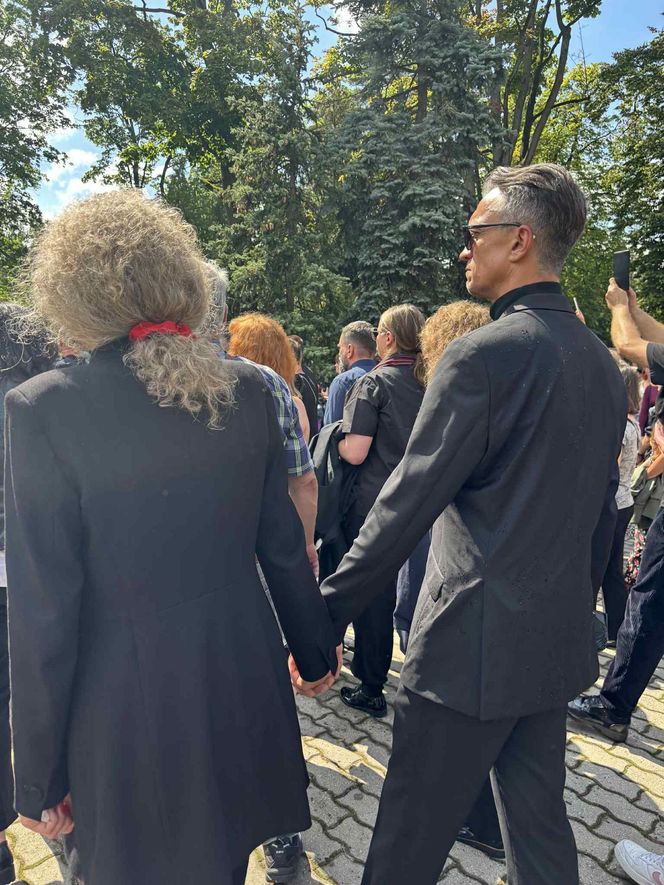 Michał Czernecki z nową partnerką na pogrzebie Joanny Kołaczkowskiej