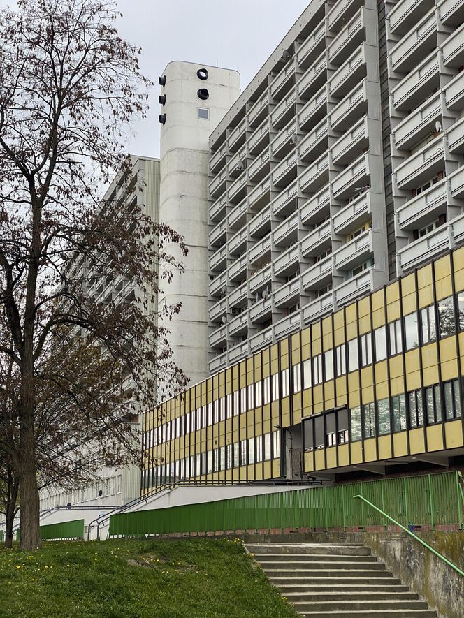 Titanic w centrum Wrocławia. Szesnastopiętrowy galeriowiec przy Powstańców Śląskich to jeden z największych molochów we Wrocławiu