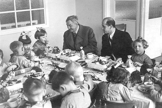 Jan Wedel, śniadanie z dziećmi pracowników rok 1941