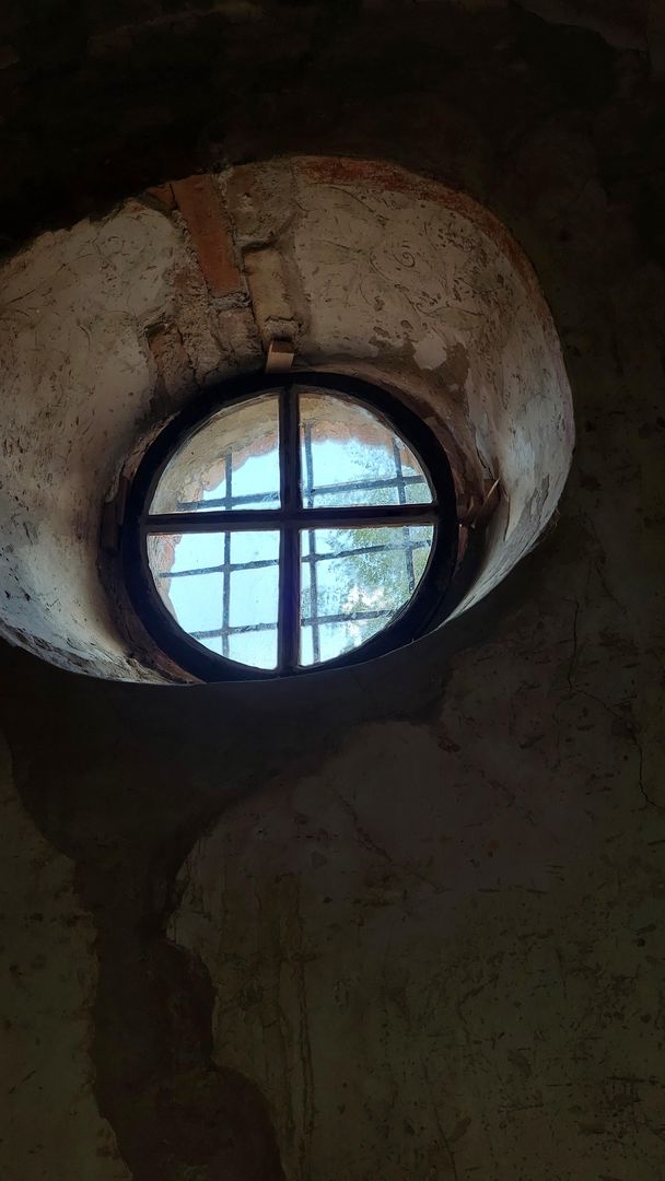 Baszta w Nowych Kicharach (gm. Dwikozy) w trakcie remontu