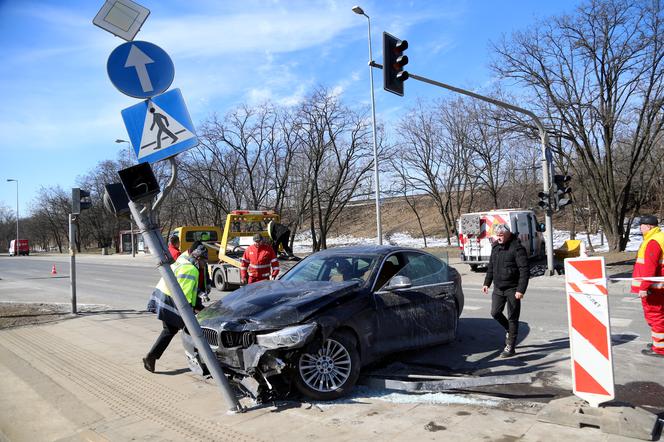 Patrole strajkują, kierowcy szarżują
