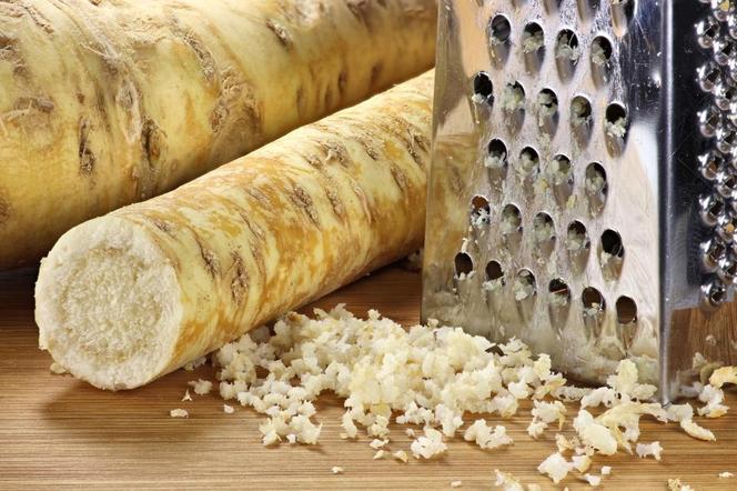 Domowy chrzan - jak prawidłowo trzeć chrzan? Sprawdzone triki krok po kroku!