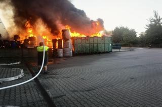 Pożar kontenerów z plastikam w Tychach