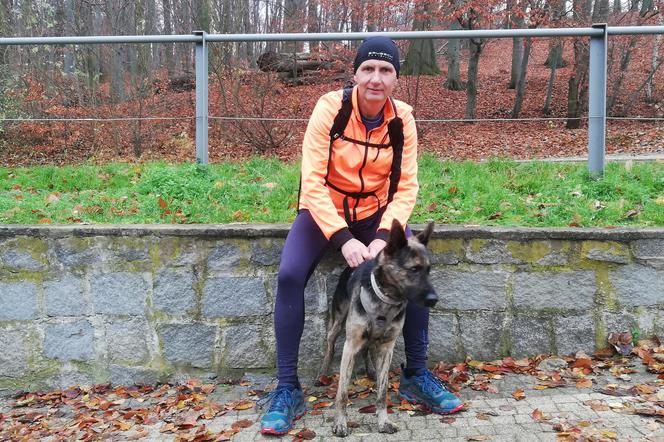 Niewidomy pies z hospicjum przebiegł półmaraton