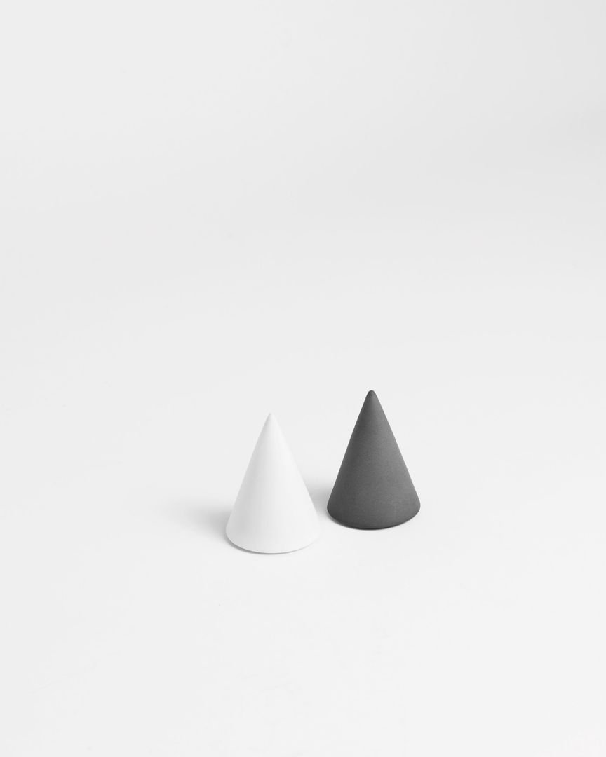 Solniczka i Pieprzniczka z porcelany Cone, tre product