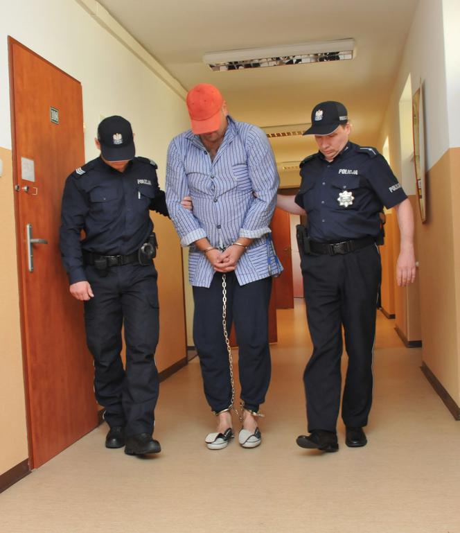 ZAMORDOWAŁ ŻONE NA OCZACH DZIECI.